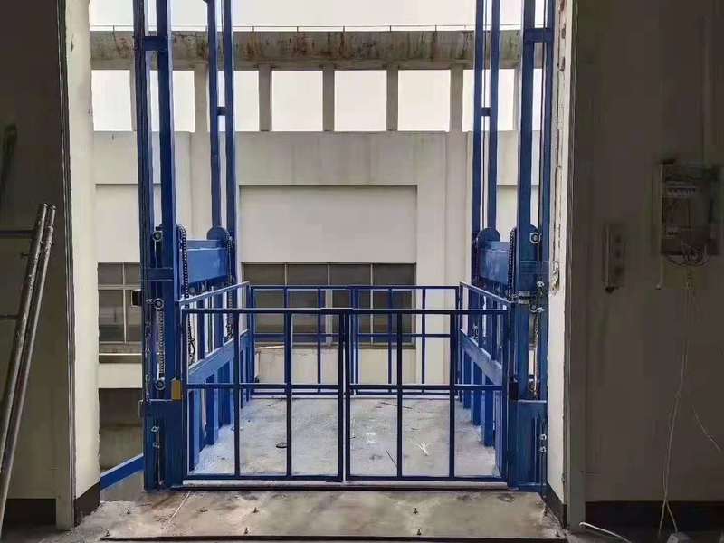 液壓貨梯